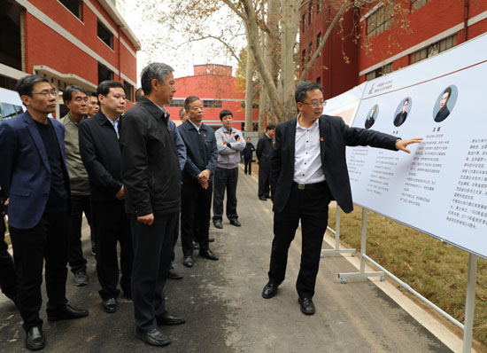 XU Zhanbin, Deputy Director of the State Administration of Science Technology and Industry for National Defense, Technology and Industry, together with his party went to Sinosteel Luonai Materials Technology Corporation for survey and investigation.