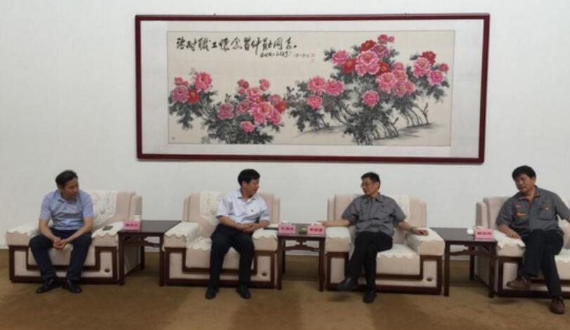 On May 21, Mao Haibo, Secretary of the Party Committee and General Manager of Sinosteel Tianyuan, and three people visited Sinosteel Luonai for investigation. Li Guofu, Secretary of the Party Committee and Chairman of Sinosteel Luonai, Yang Zishang, Deputy General Manager of Sinosteel Refractory Branch, and Li Xujie, Secretary of the Board of Directors of Sinosteel Luonai accompanied the visit and discussions.